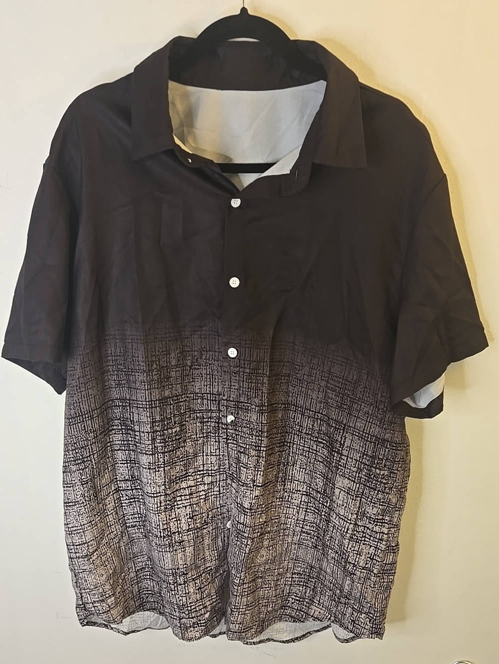 Men's Short-Sleeve Button-Up Shirt in Black and Gray - Casual Woven Design